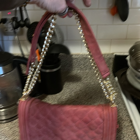 NWOT! BEBE LUCY MINI QUILTED W/ GOLD CHAIN CROSSBODY SLING BAG IN CRANBERRY! - Picture 10 of 13